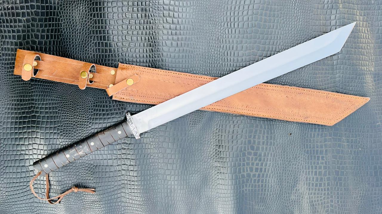 21" Hand Forged Carbon Steel Blade Hunting Tanto Sword | Yak Horn Handle