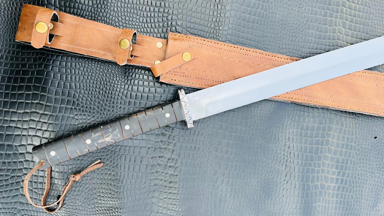 21" Hand Forged Carbon Steel Blade Hunting Tanto Sword | Yak Horn Handle